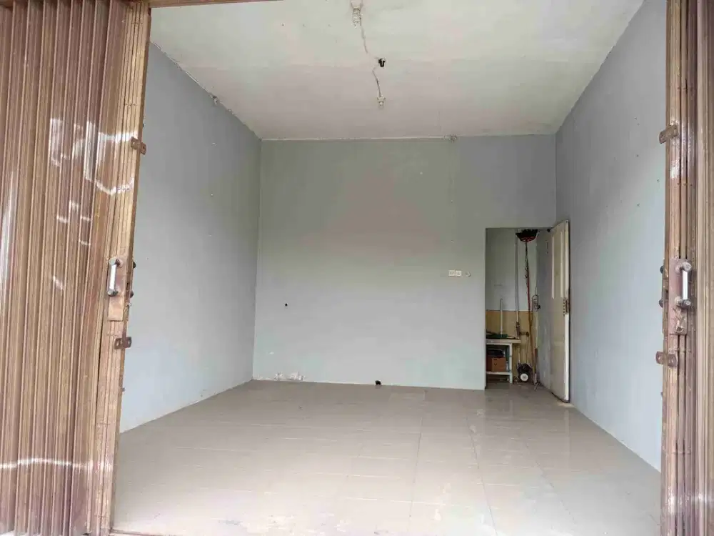 kios disewakan siap pakai strategis pinggir jalan raya