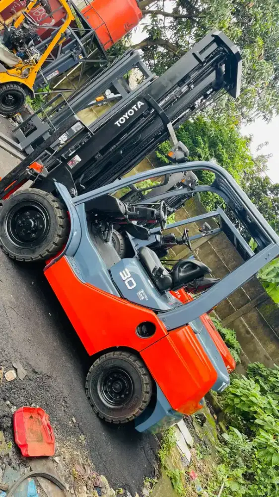Forklift Toyota 3 Ton,Threelift,Sideshif,Manual,8FD30,Tahun 2019