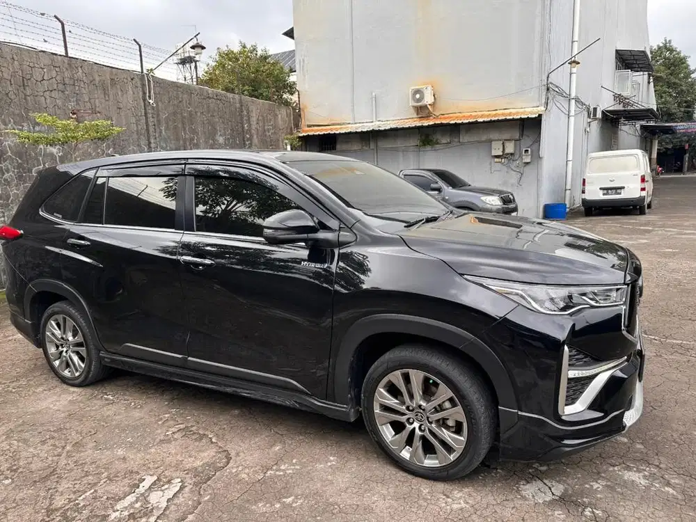 Innova zenix q hybrid 2023