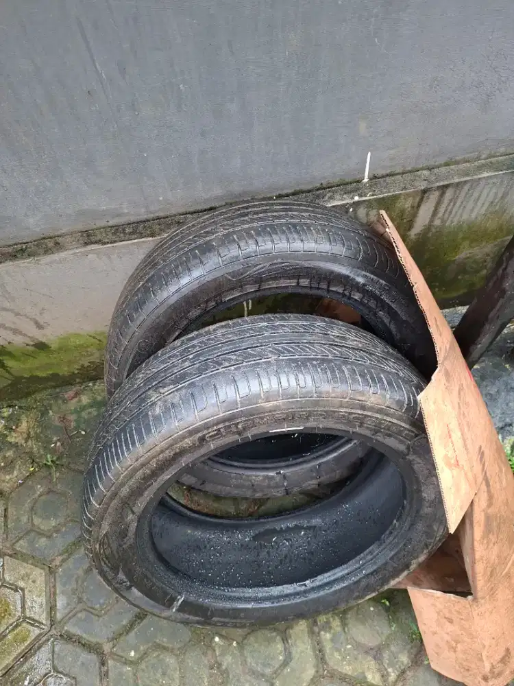 Ban Depan Mobil Aerio Bekas