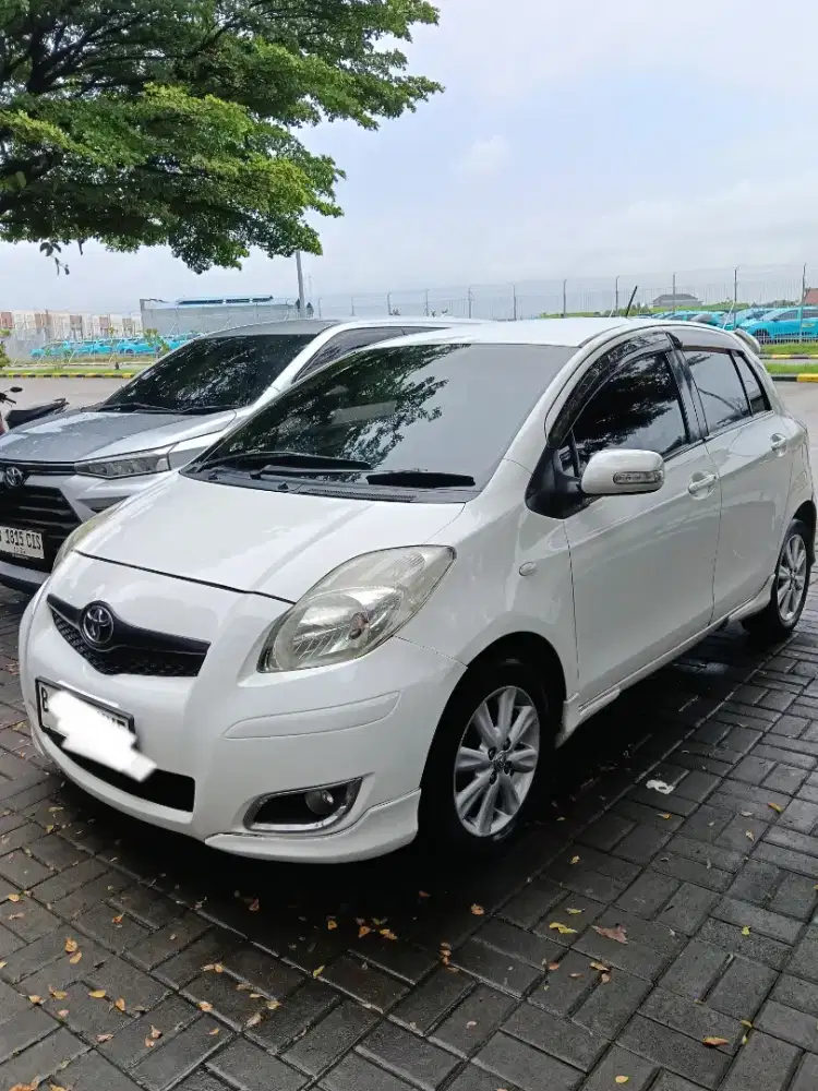 Dijual Toyota Yaris matic type E 2011