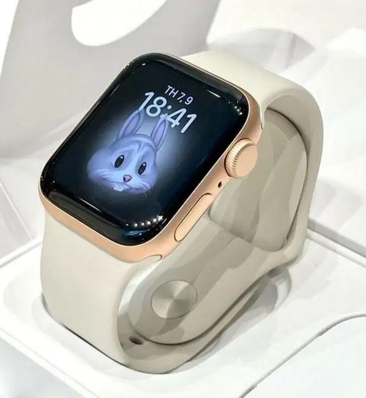 Apple Watch SE Gold 40mm Murah