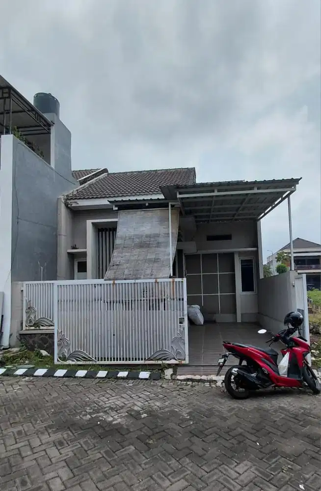 di kontrakkan tahunan