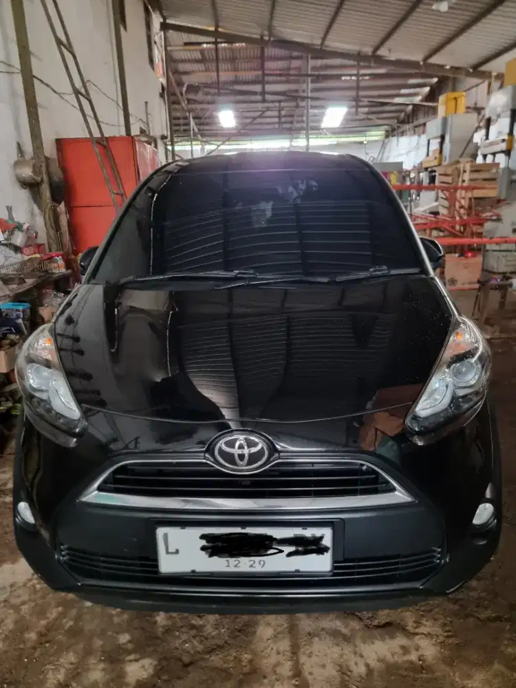 Mobil sienta tipe V matic