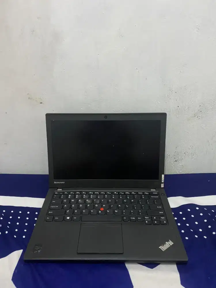 Laptop i5 Thinkpad X240 kondisi Mulus siap pakai
