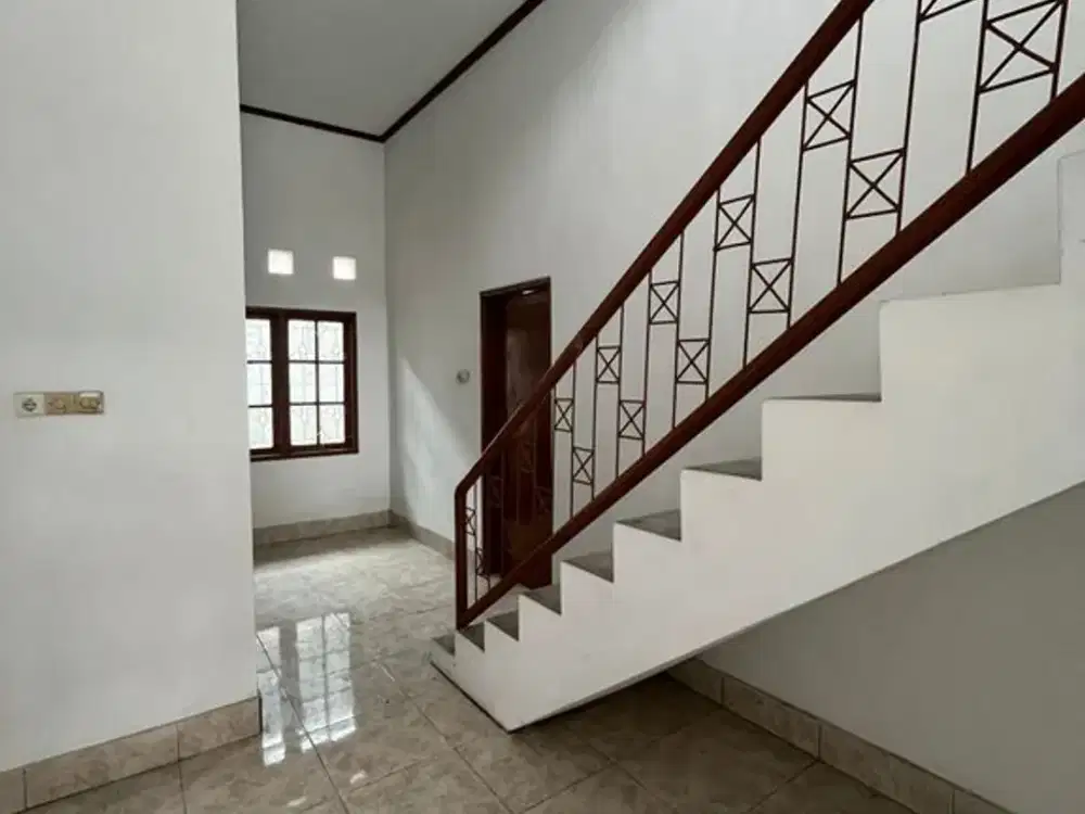 Spacious Two Storey House For Rent In Kuta Ideal For Family Living
