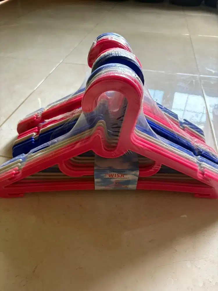 Gantungan baju hanger isi 12