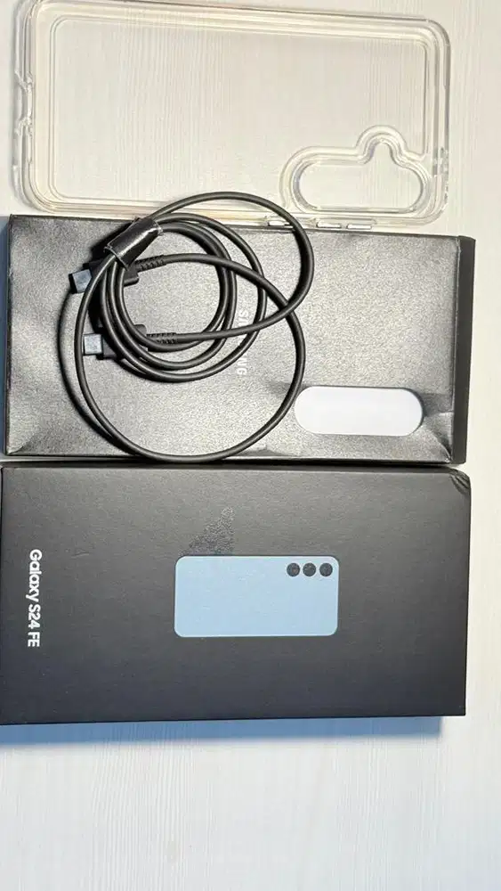 Samsung S24 Fe 8/256gb ice blue (hampir seperti baru)