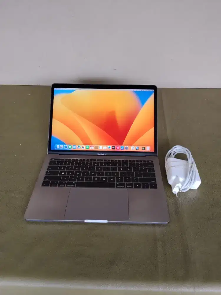 MacBook Pro 2017 i5 8/256 Space Grey Baterai Normal