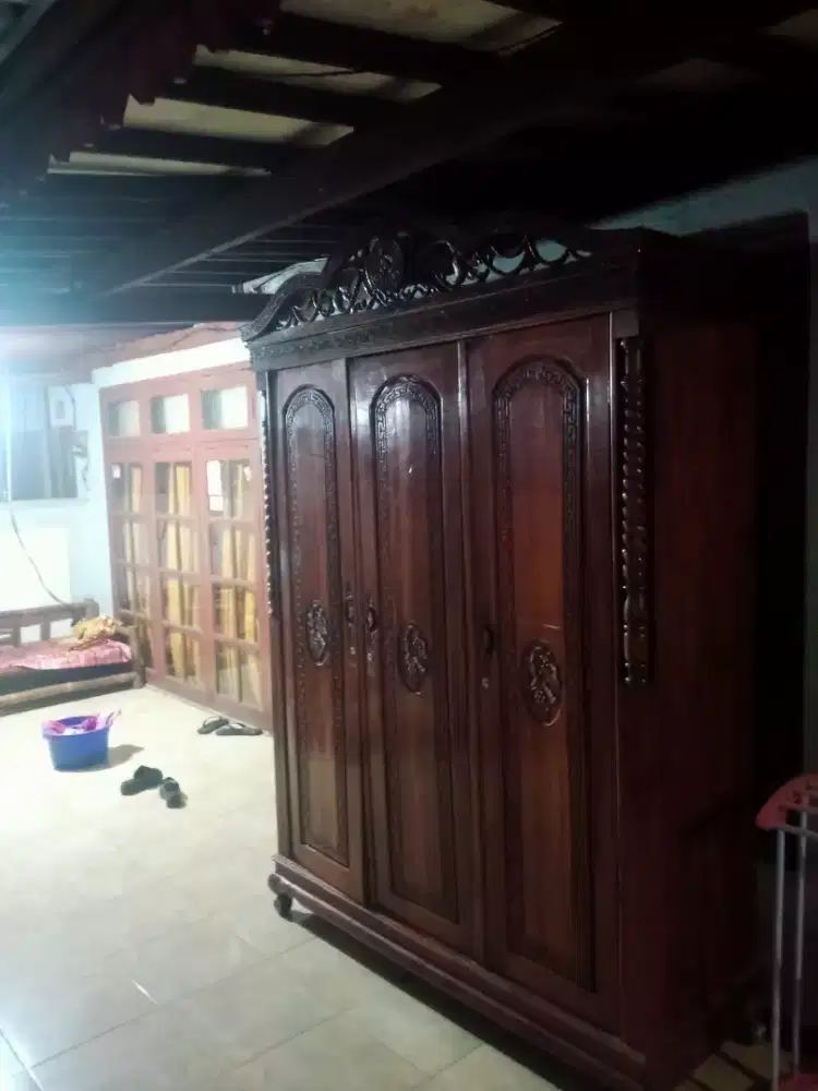 Lemari kayu jati 3 pintu