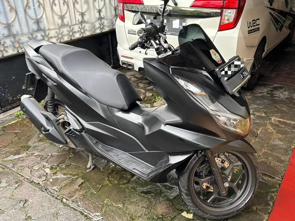 HONDA PCX CBS 160CC HITAM (2021)