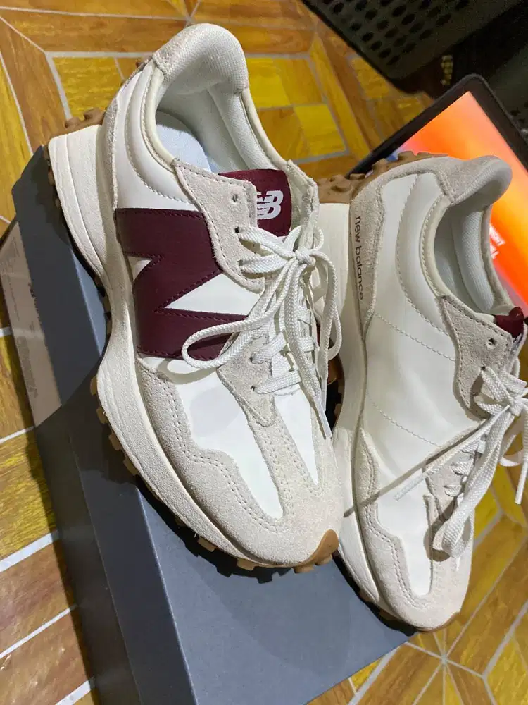 New Balance 327