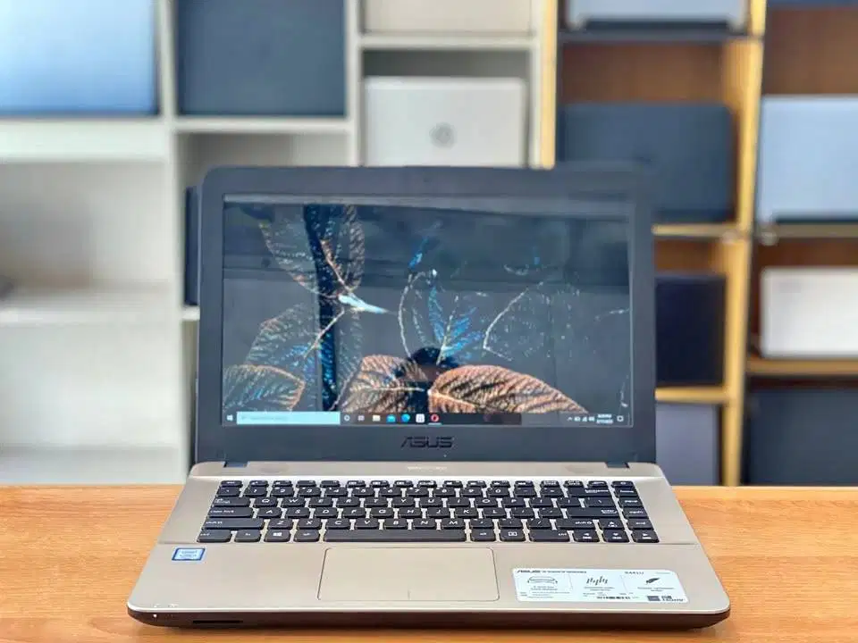 ASUS X441U HD CORE I5 GEN 6 RAM 4GB NVIDIA 2GB SSD 256GB