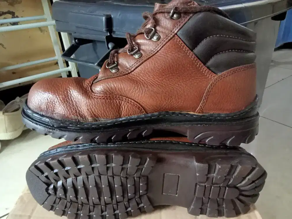 Sepatu safety chetah
