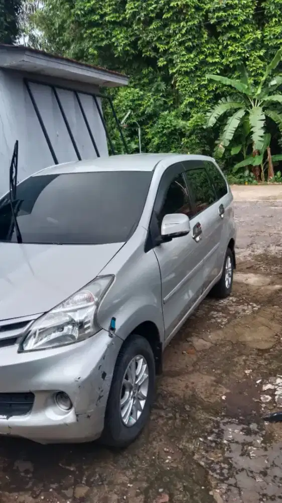 Dijual Daihatsu Xenia th 2013