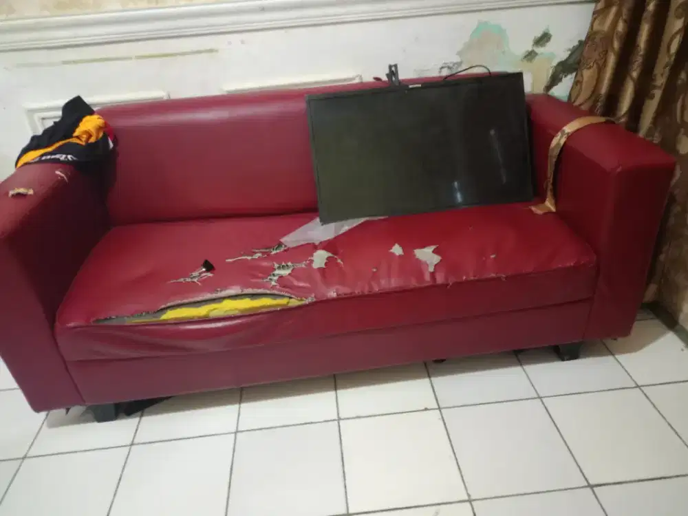 Dijual sofa merah