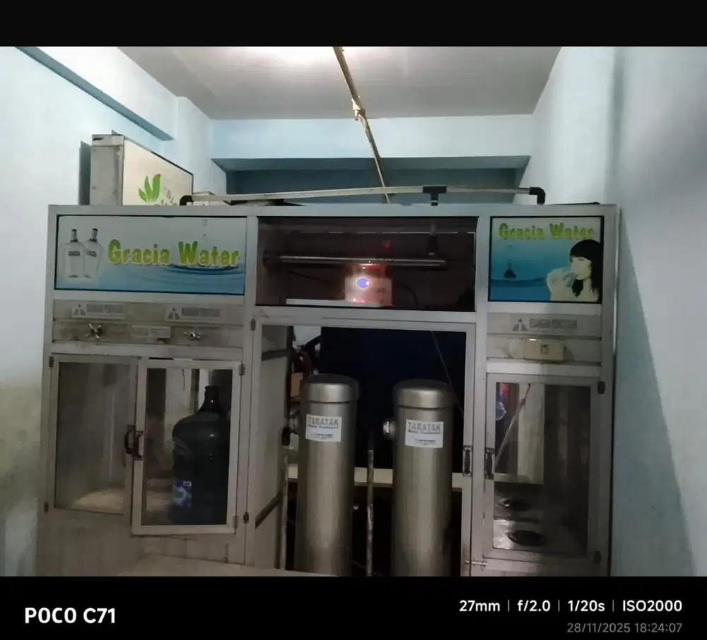 Mesin air minum isi ulang