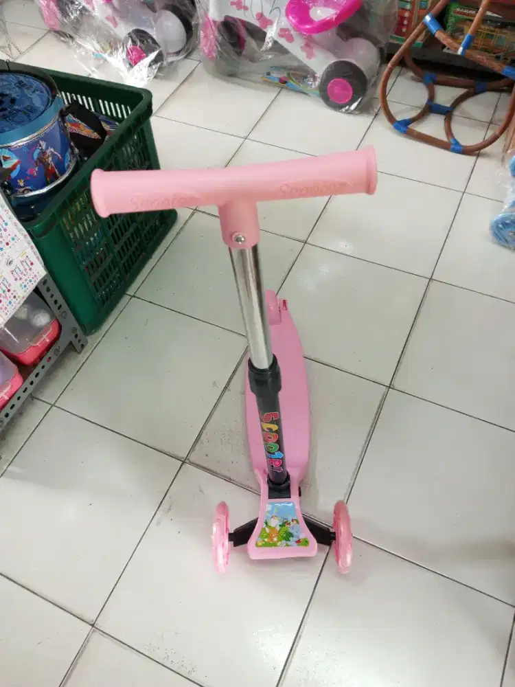 Mainan Anak Scooter Roda 3 lampu