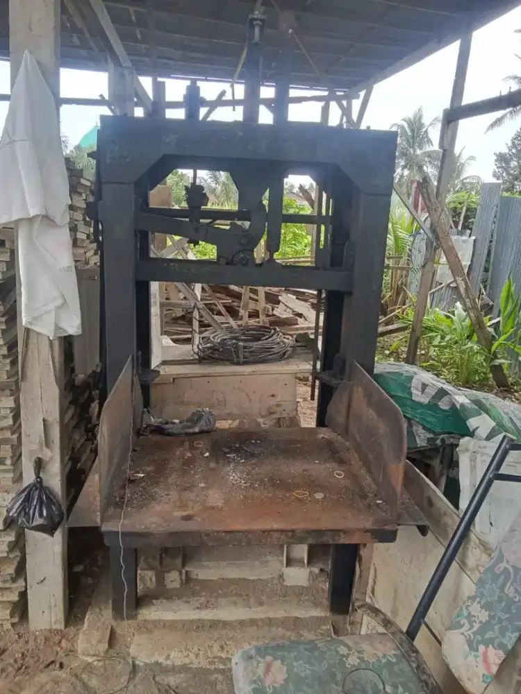 Mesin PRES CETAK BATAKO