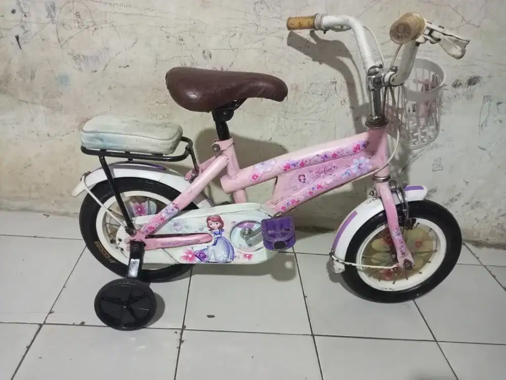 SEPEDA ANAK CEWEK UKURAN 12 PLUS RODA BANTU BONCENGAN KERANJANG