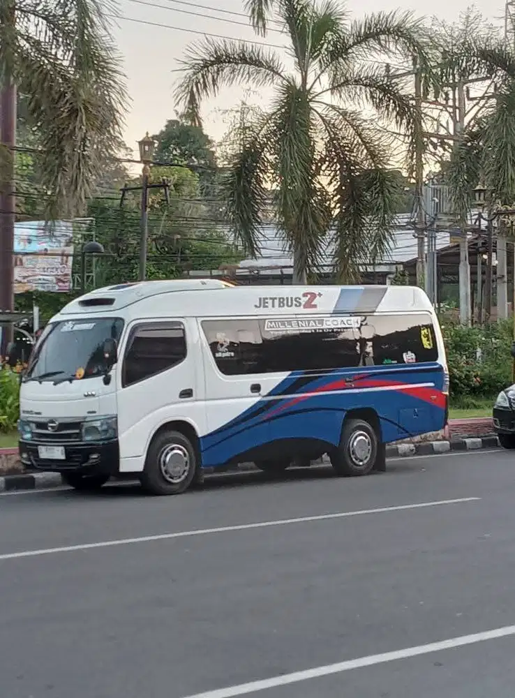 DIJUAL Hino 200 Minibus 20 Seat 4 Pintu Tahun 2014 – Terawat, Pajak Ba