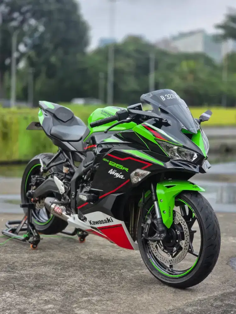 Kawasaki ZX25R ABS With Yoshi