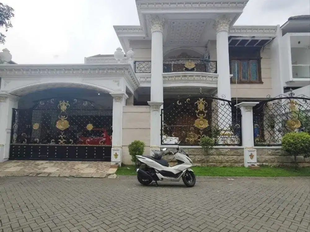 Bawah Pasaran‼️Rumah Classic Cantik Kebonsari Surabaya