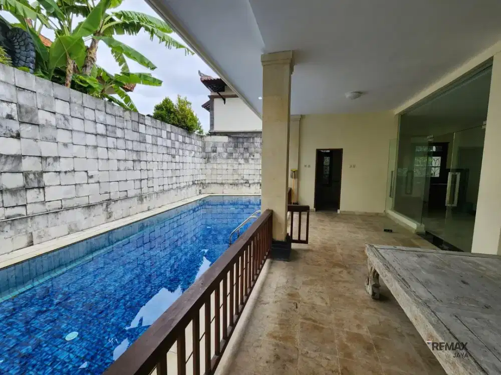 Villa Estetik dengan Lingkungan yang Tenang Disewakan, di Benoa Area