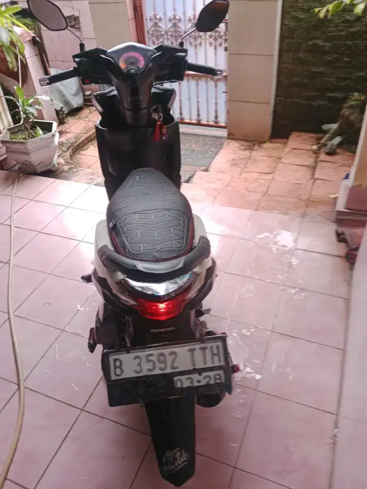 Honda beat FI  warna putih