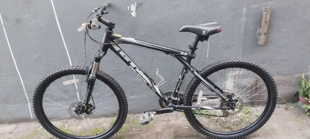 sepeda mtb asli GT AVALANCHE 3.0 made in California USA