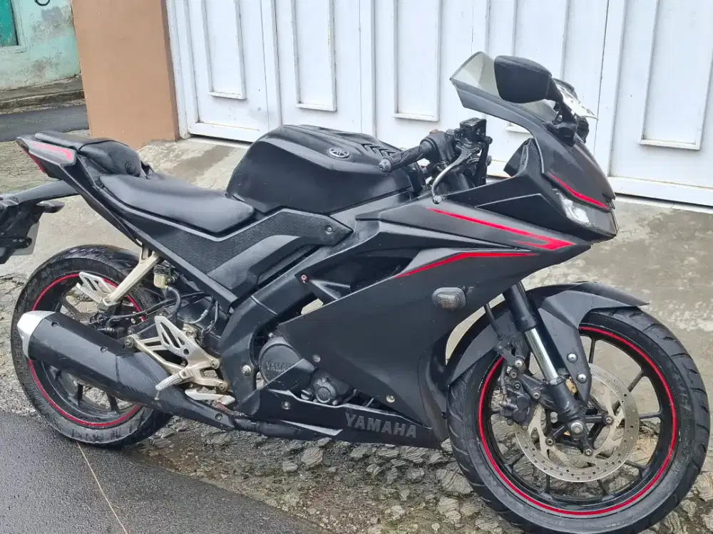 Yamaha R 15 V3 plat T