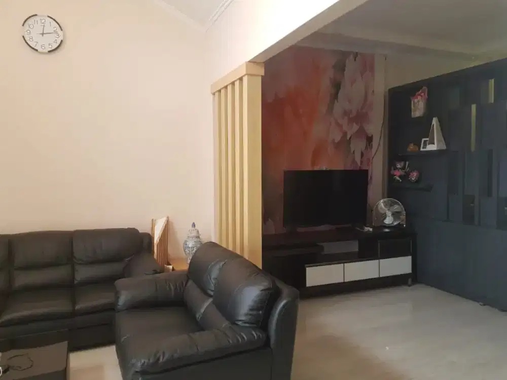 Sofa dan meja 95,% masih bagus dan ORI