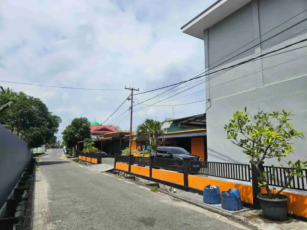 Dijual Rumah beserta Lapangan Futsal