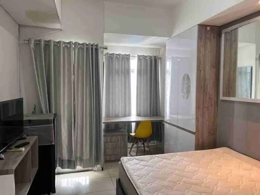 Di sewakan Studio full furnish view kolam