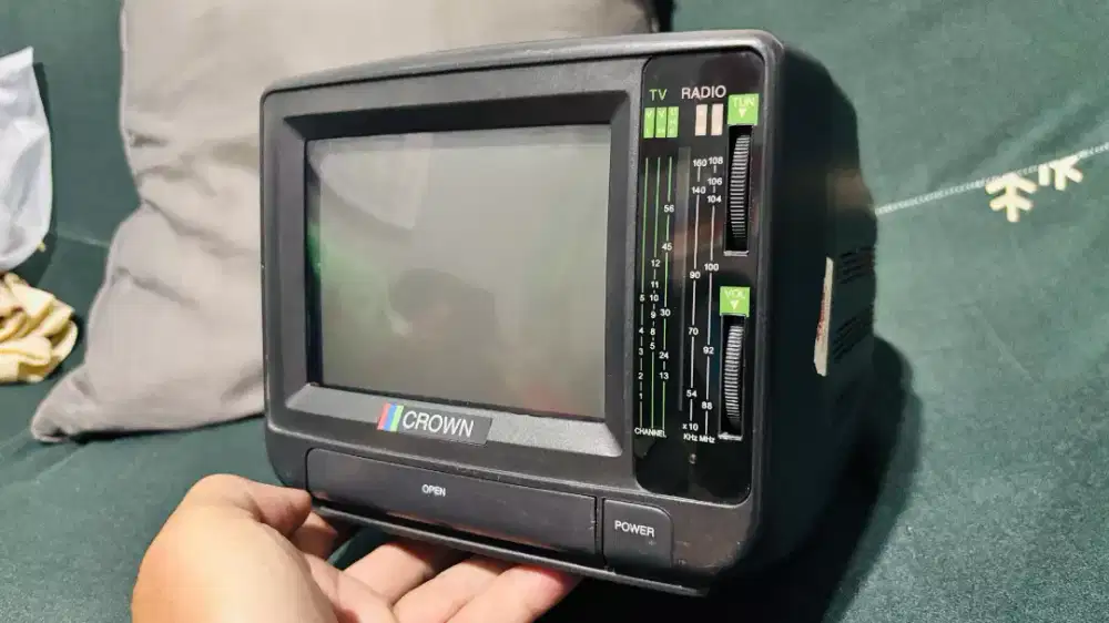 TV Crown Vintage 6 inch Gambling