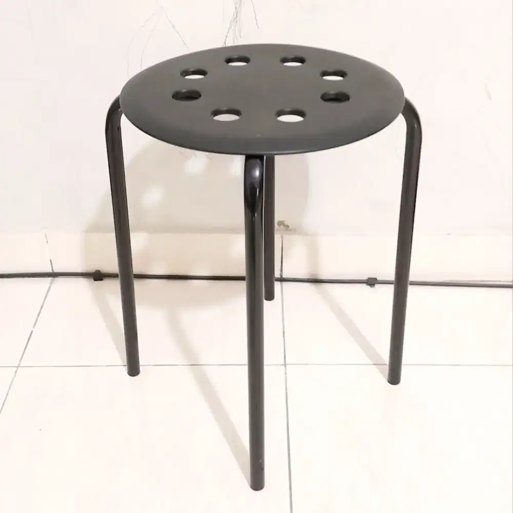 Bangku IKEA MARIUS hitam minimalis. Second like new seperti baru Murah