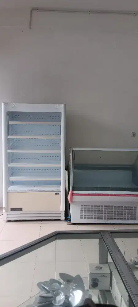 Showcase chiler merk sanden 5 rak susun dan GEA