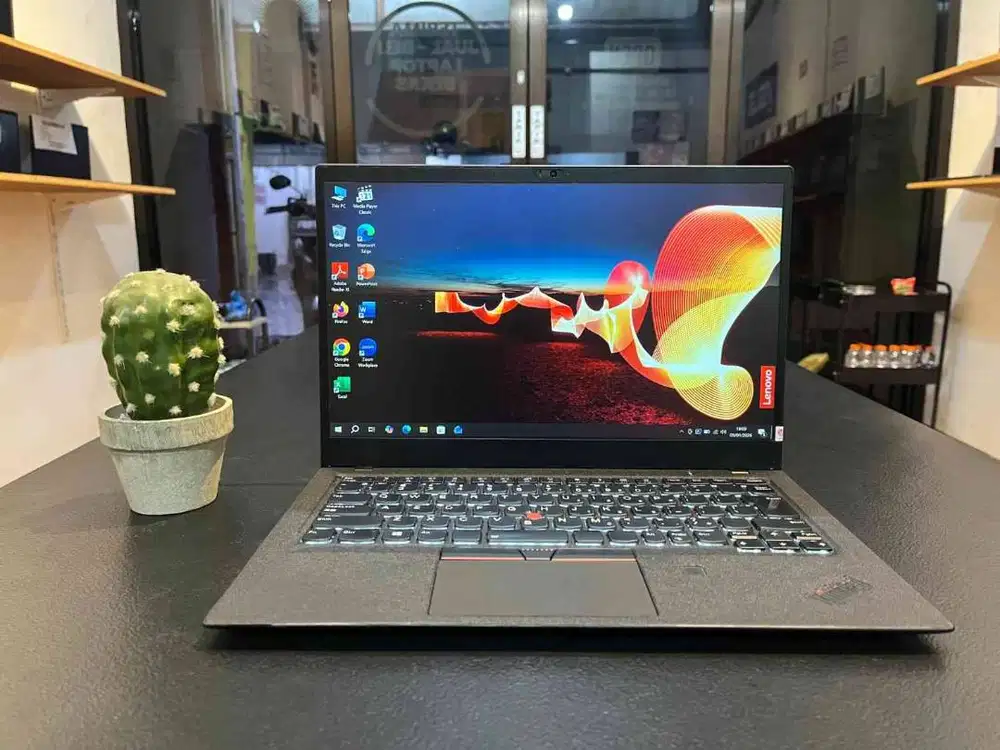 LENOVO THINKPAD X1 CARBON//CORE i7-7500u//BEST SELLER