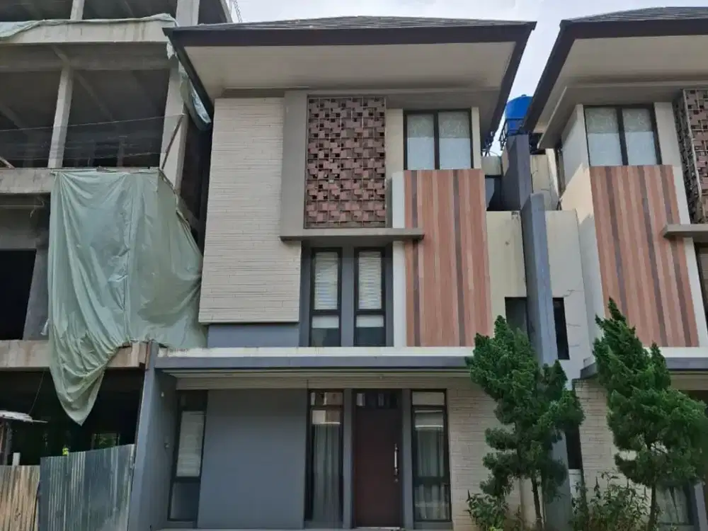 Dijual / Disewakan Rumah 3 Lantai Full Furnish Dekat Dengan ICE BSD City di Cluster Regentown, BSD City, Tangerang