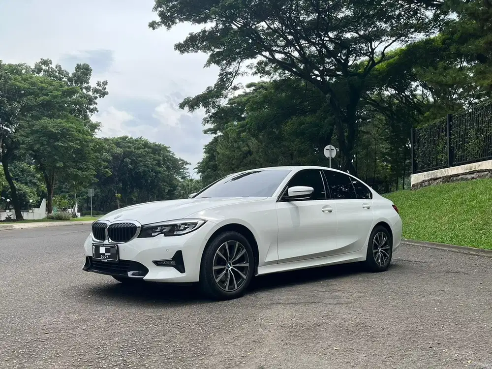 BMW 320i 2022 Bensin