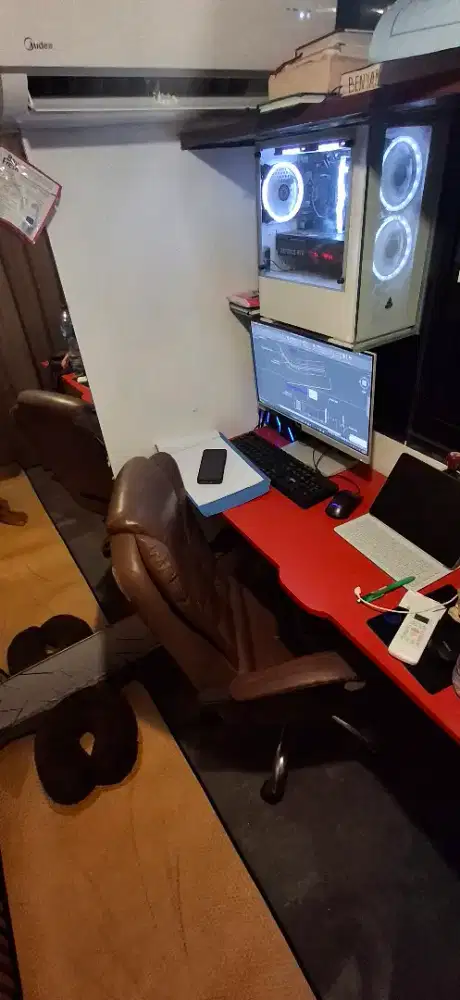 Cari Admin cewe usia maksimal 30 tahun