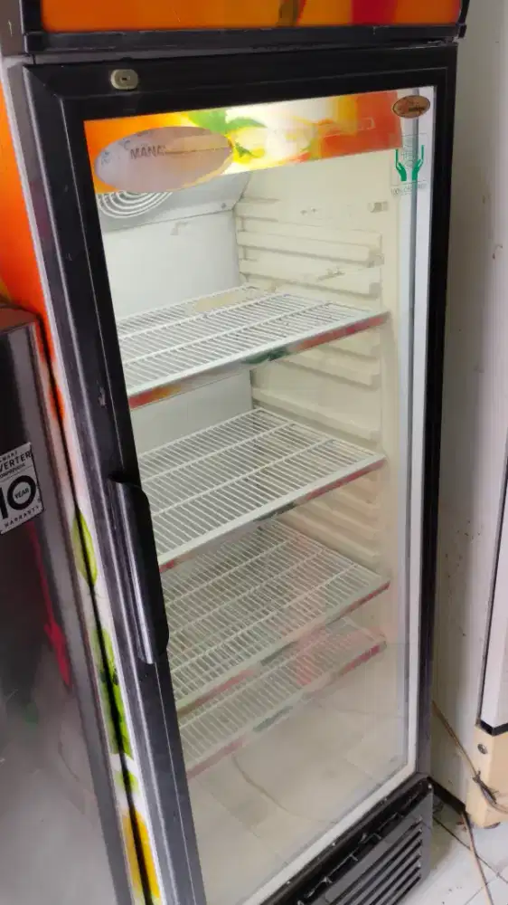 Showcase Daimitsu 4 Rak Kondisi Bagus dan Siap Pakai