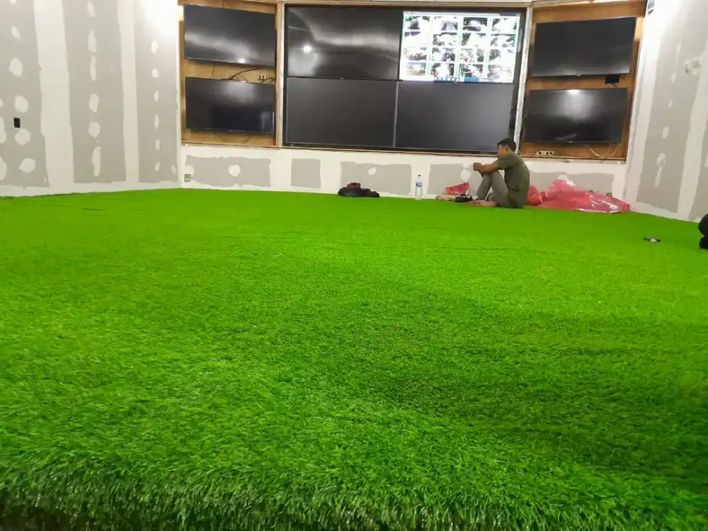 Dekorasi Ruang kantor dan Halaman Kantor Rumah Dgn Rumput Sintetis
