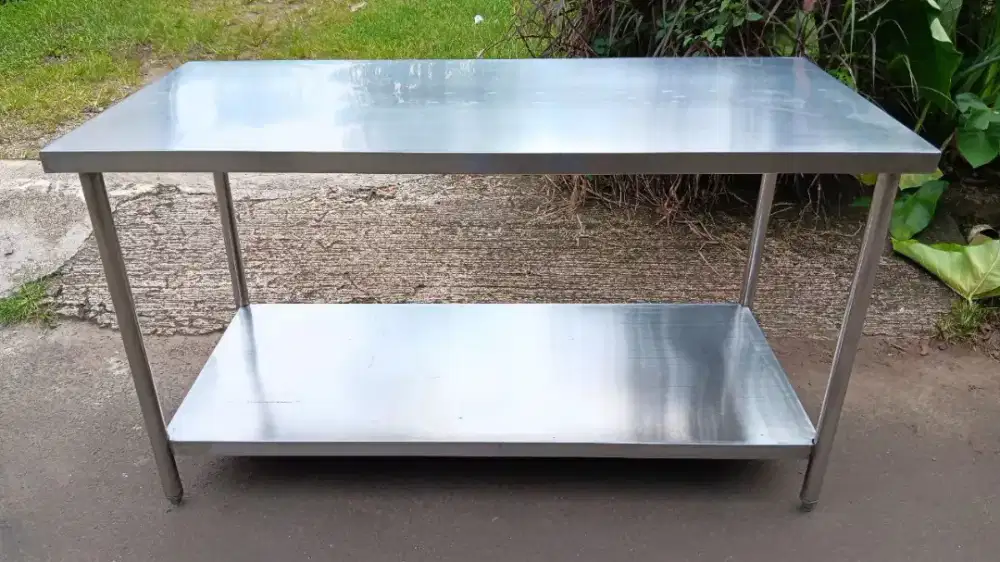 Meja 2 Susun
Ukuran 150x70x85 
Harga Toko rp.3.000.000