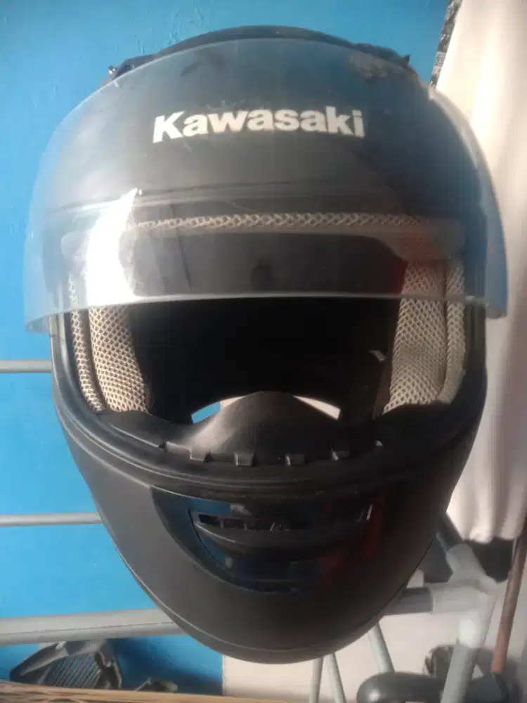 HELM KAWASAKI. TERAWAT DAN MULUS
