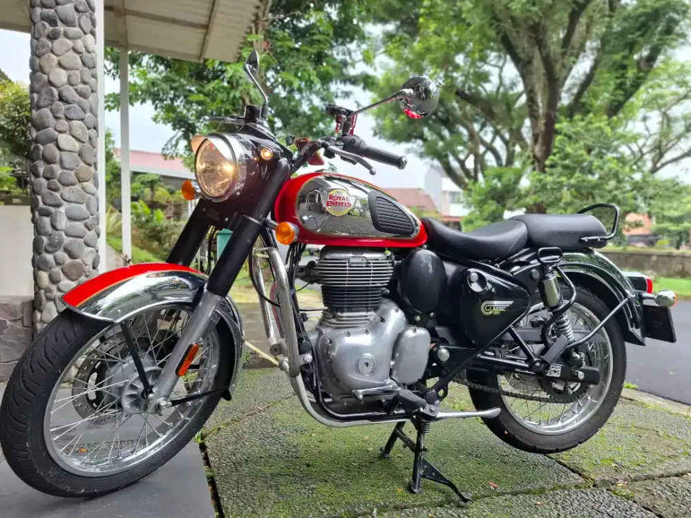Royal Enfield Classic 350 - chrome merah