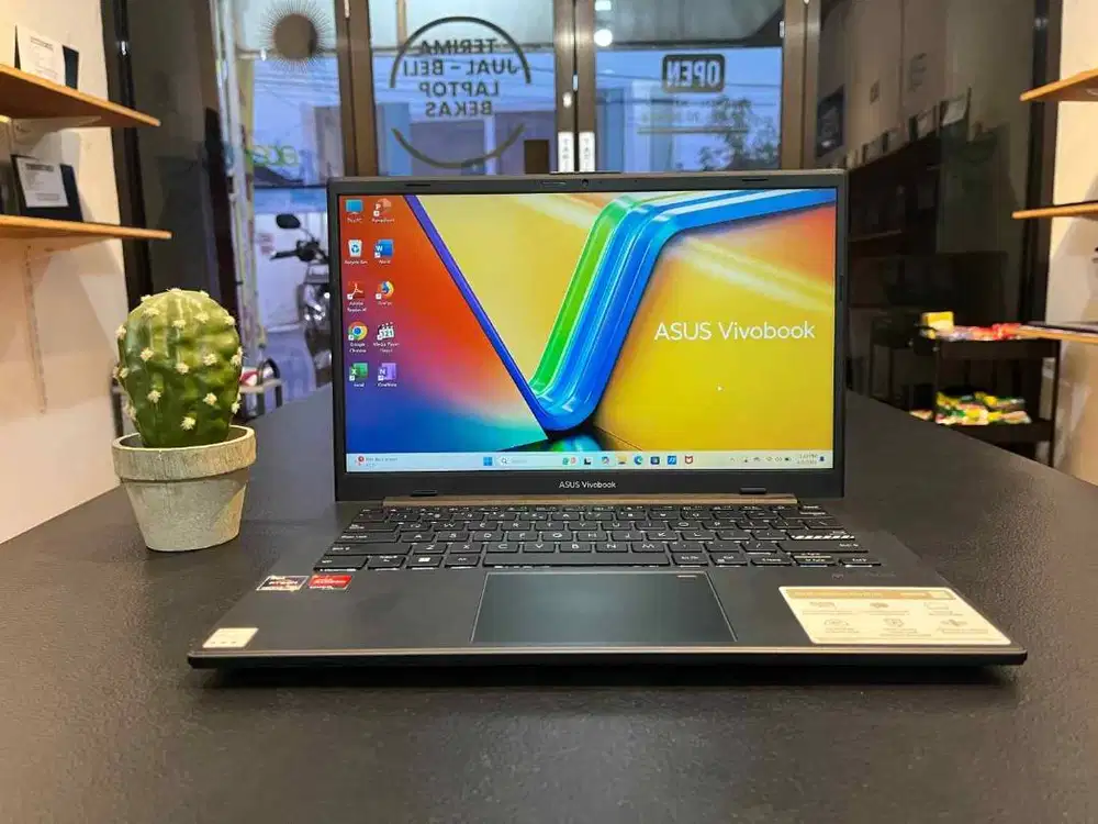 ASUS VIVOBOOK E1404FA//VGA RADEON GRAPHIC//RYZEN 3-7320U