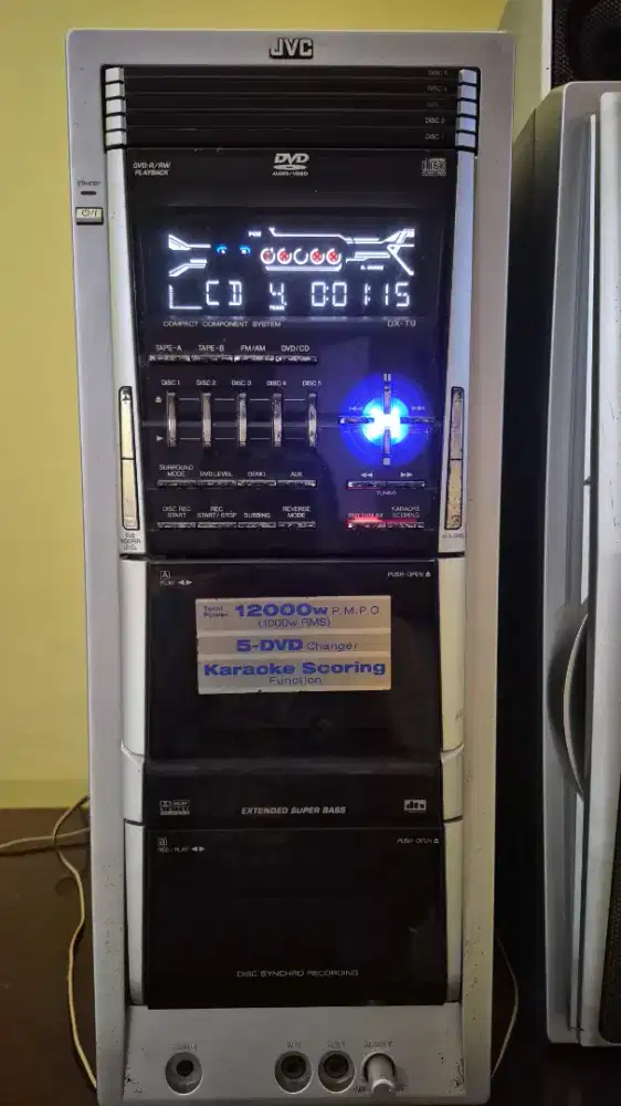 Dijual Big Compo JVC DXT9.  Power 12.000 W PMPO. 5 DVD Changer.