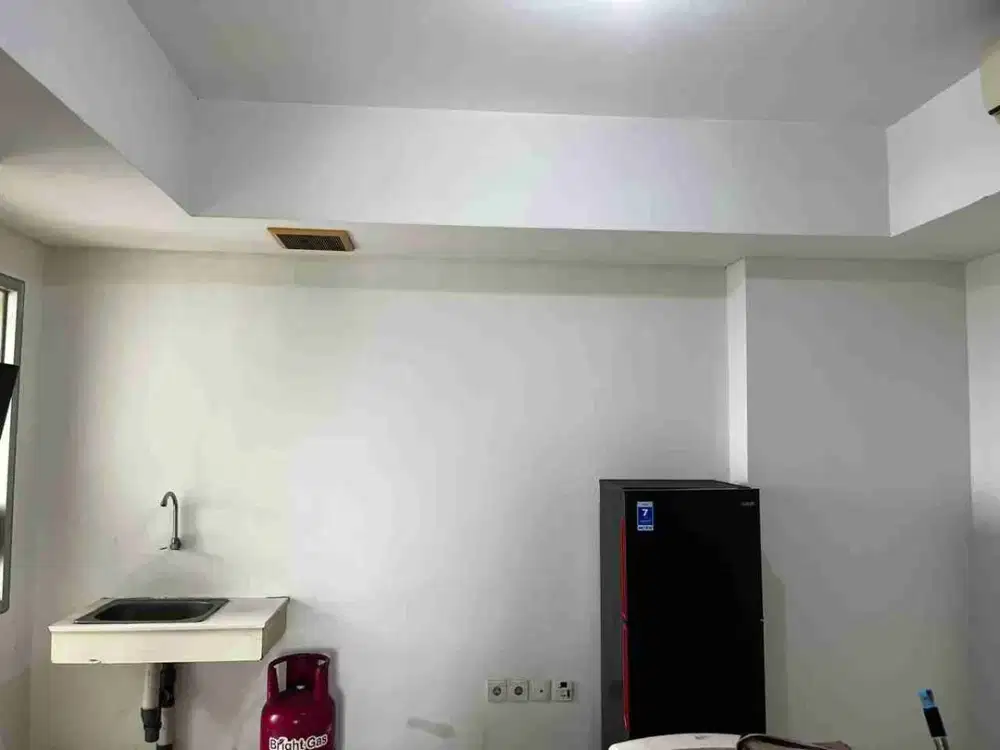 Di sewakan 2br semi furnish apartemen green lake tower 1