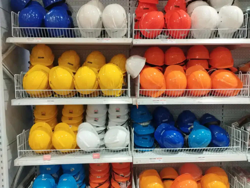 Helm proyek dan safety